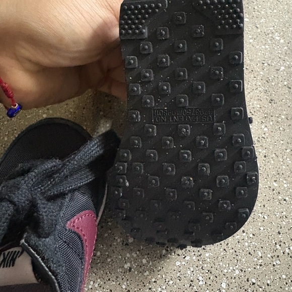 Nike Kids Black and Dark Red Sneakers - Picture 6 of 9